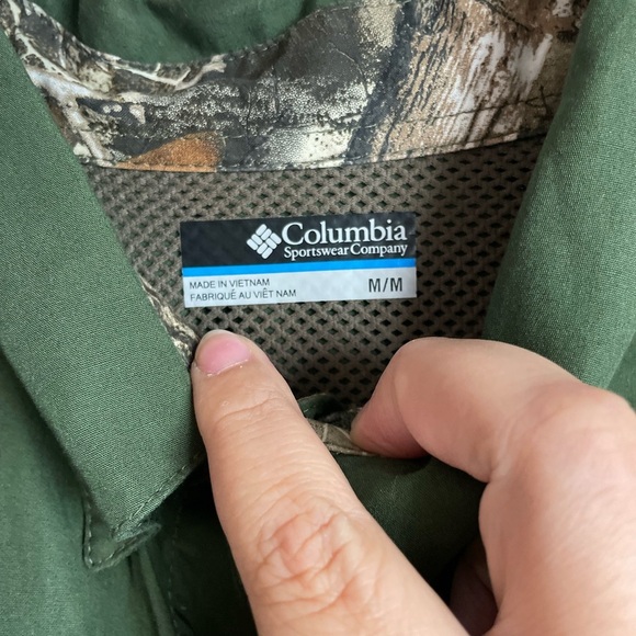Columbia MilitaryGreen with camo lining Casual Button Down Shirt size M - Picture 8 of 8